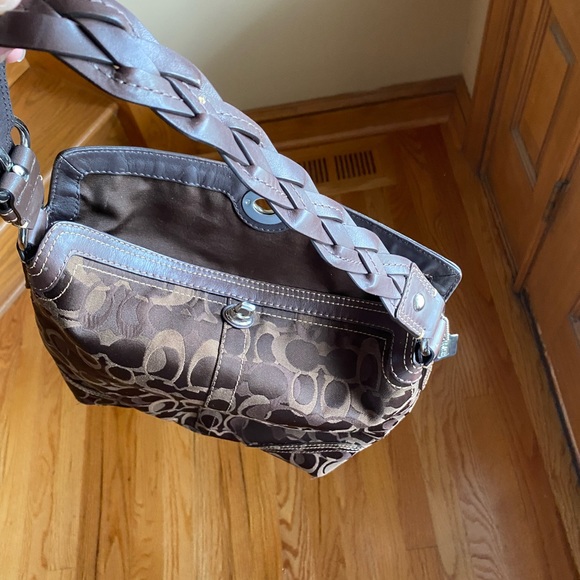 Gorgeous authentic Signature Coach Shoulder Bag - Picture 2 of 11